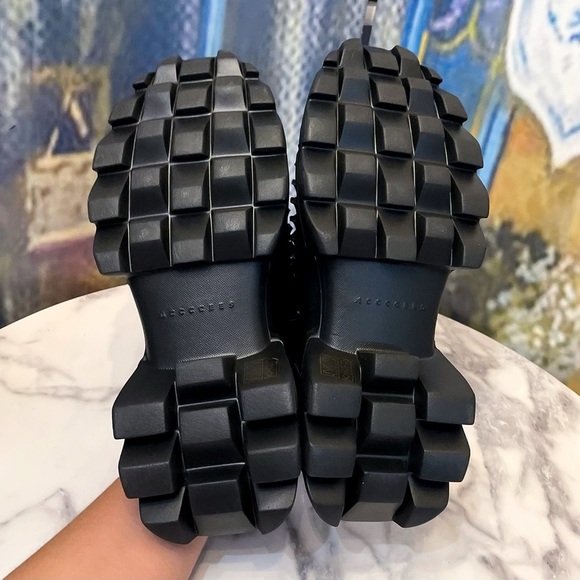 4CCCCEES Arko Spine Sneaker Black Leather Zipper Cutout Size 39 EUC - Picture 5 of 12